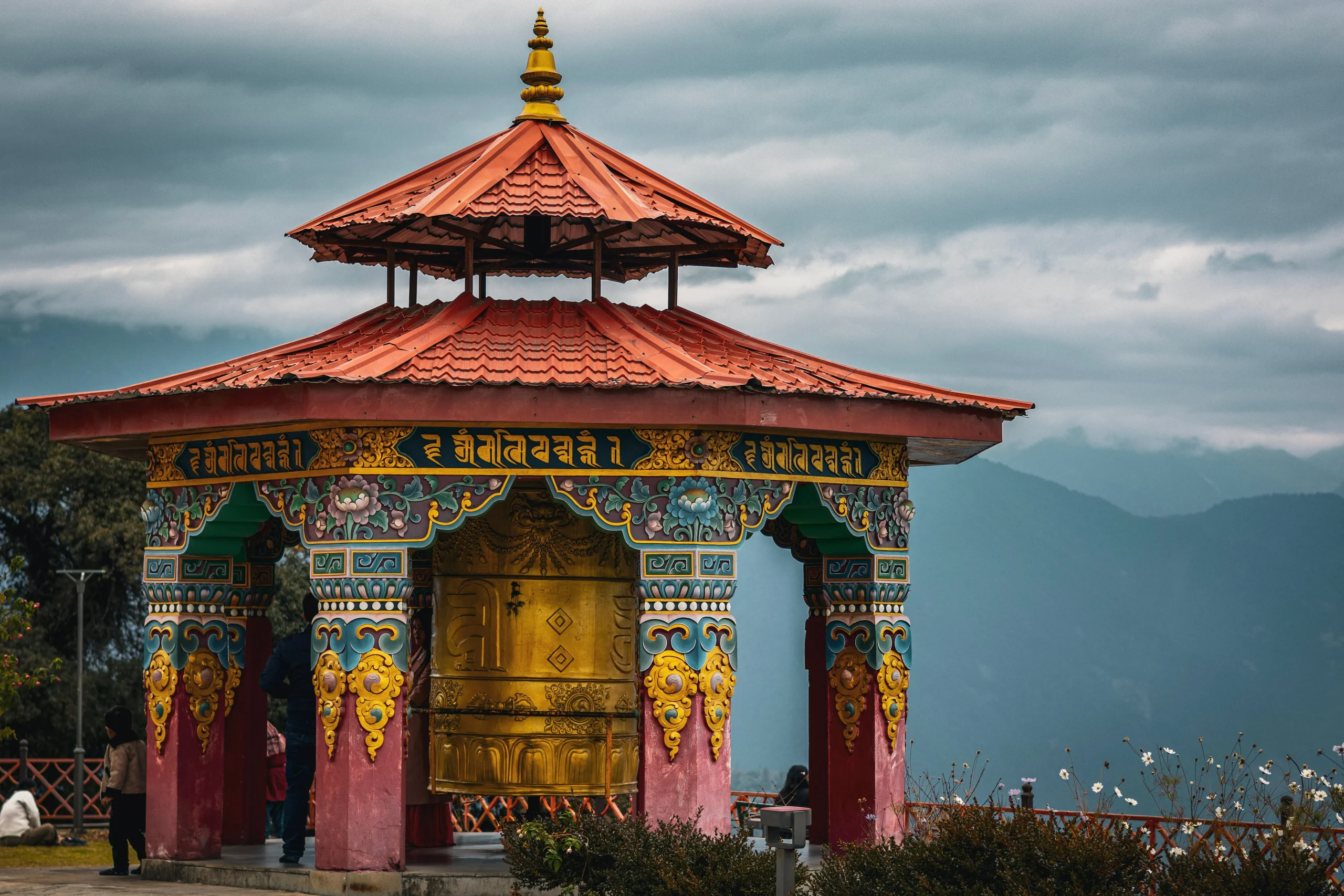 🌄 Luxury Himalayan Harmony — Gangtok & Darjeeling 5 Nights / 6 Days Tour with Traveexo